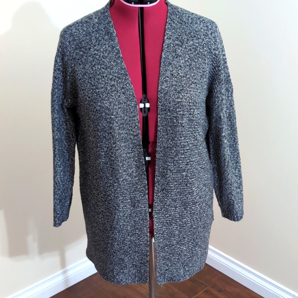 Philomena Petti| Black and White Long Sleeved Polyester